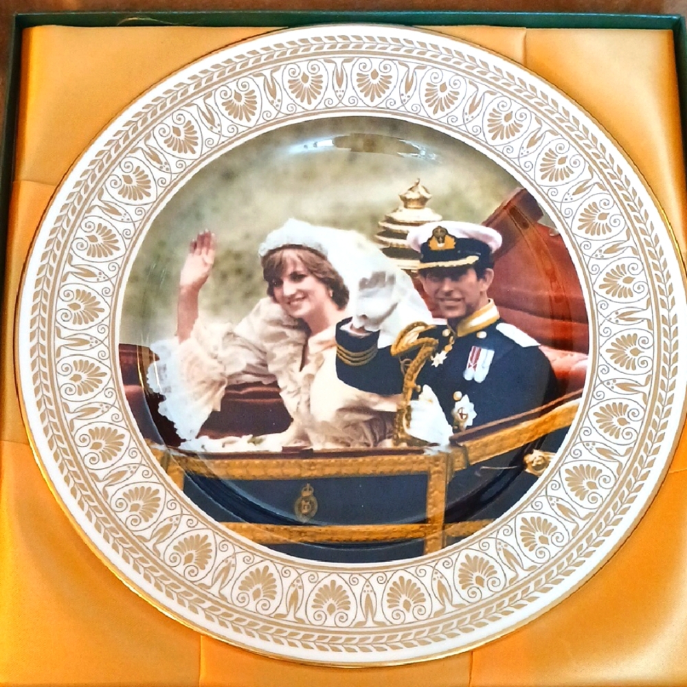 Royal Commemorative Wedding Plate by Royal Staffordshire 728 / 5000
